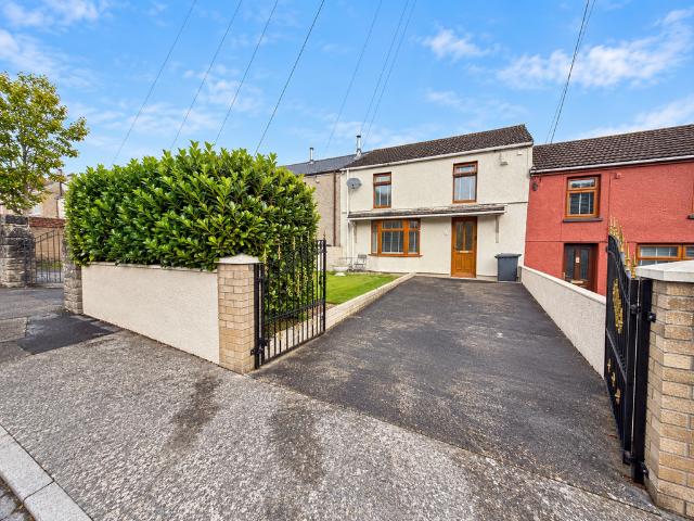 House for sale in Robertstown, Trecynon