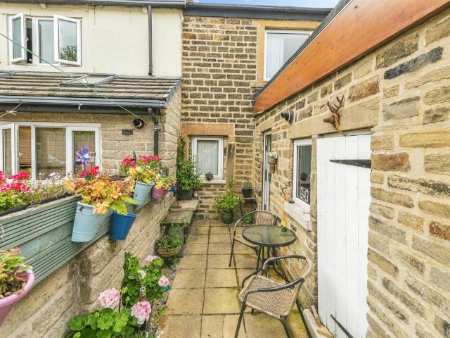 House for sale in White Lee, Kirklees