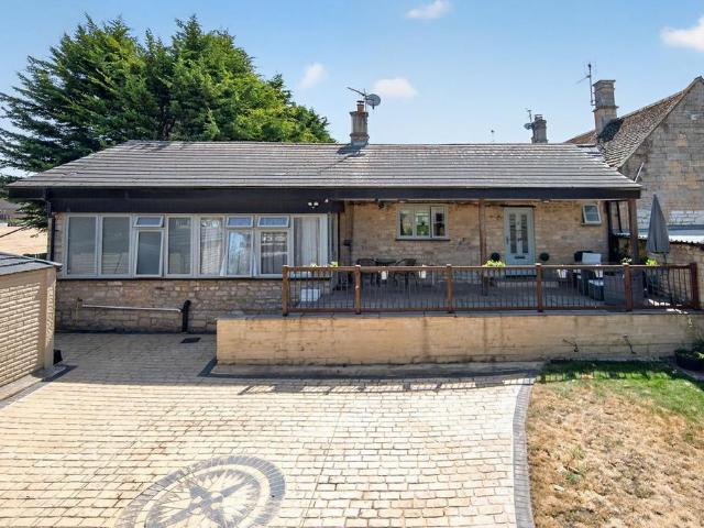 House for sale in Priors Hall Park, Weldon