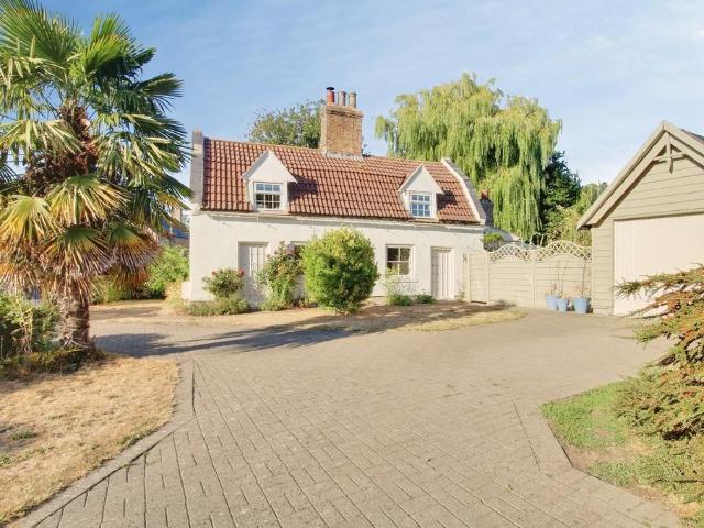 House for sale in Doddington, Four Gotes