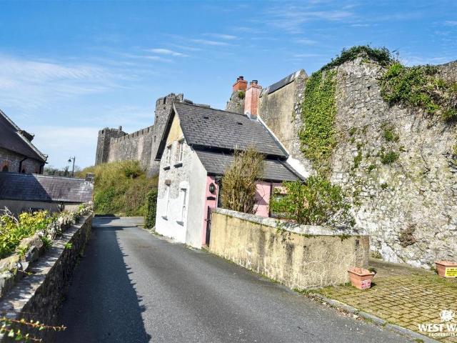 House for sale in Monkton, Pembroke