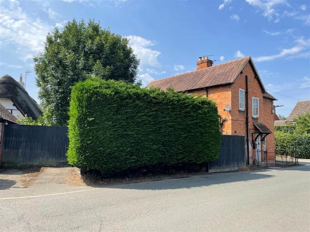 House for sale in Fossebridge, Gloucestershire