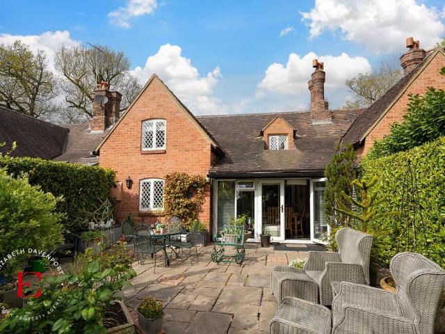 House for sale in Green Close, Warwickshire