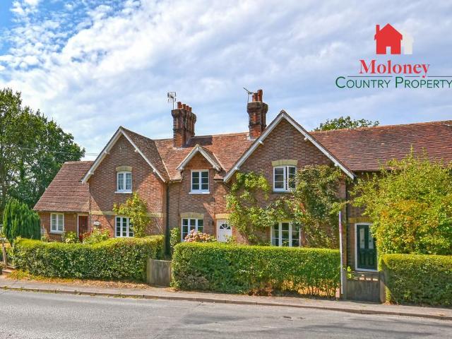 House for sale in Ewhurst Green, Heathlands