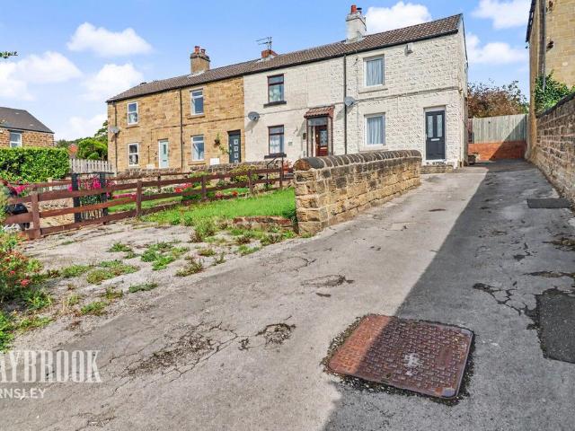 House for sale in Mapplewell, South Yorkshire