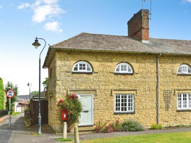 House for sale in Deanshanger