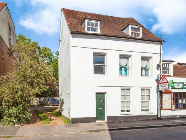 House for sale in Colnbrook, Slough