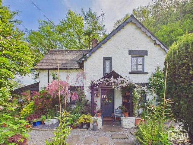 House for sale in Bromsberrow Heath, Gloucestershire