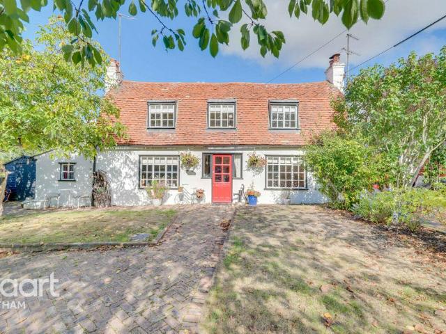 House for sale in Chipping Hill, Essex
