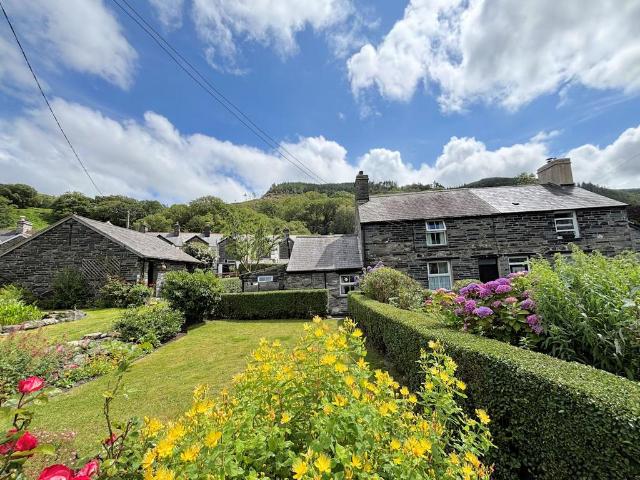 House for sale in Abergynolwyn, Wales