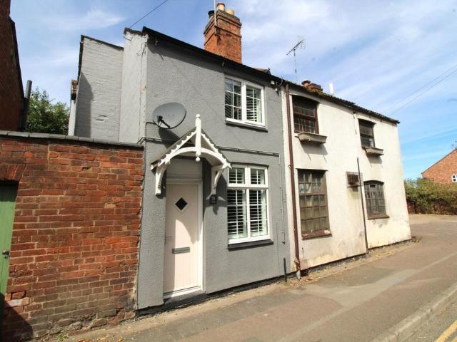 House for sale in Whetstone, Pinfold