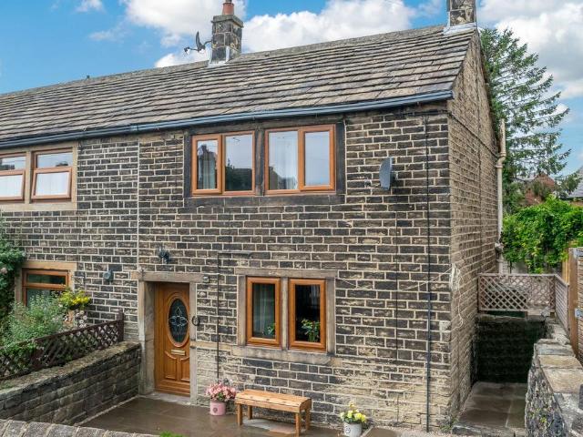 House for sale in Shelley, Skelmanthorpe