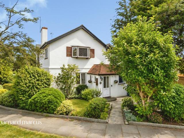 House for sale in Woodcote, Epsom