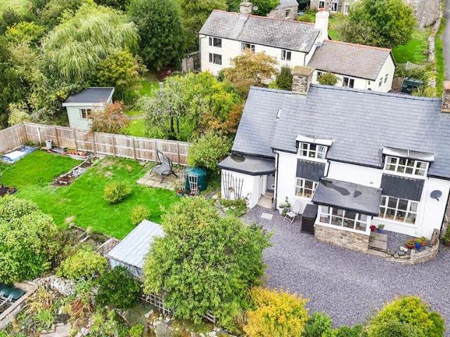 House for sale in Ceiriog Ucha, Tregeiriog