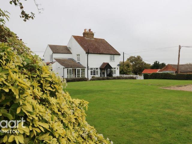 House for sale in Ramsden, Greater London