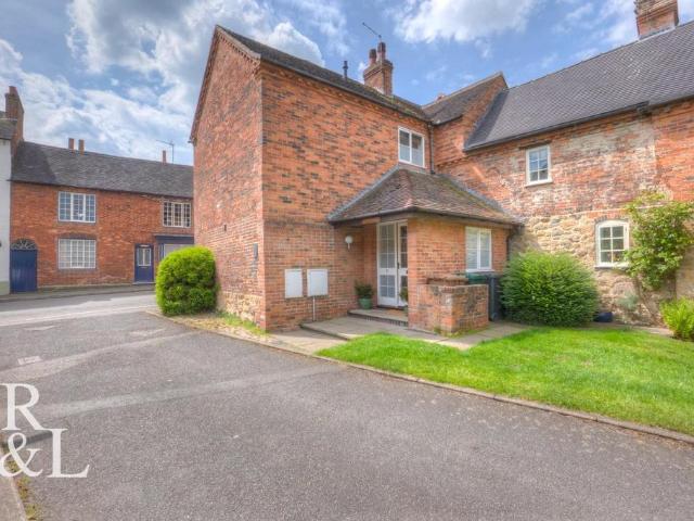 House for sale in King's Newton, Egginton