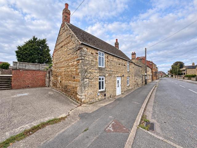 House for sale in Burton Latimer
