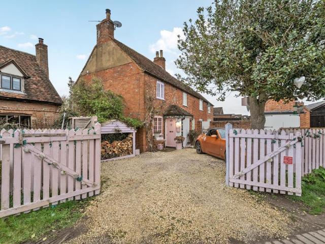 House for sale in Oakley