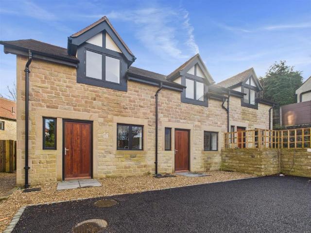 House for sale in Charlesworth, East Midlands
