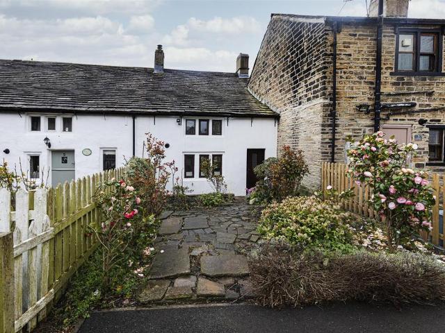 House for sale in Marsh, Lindley