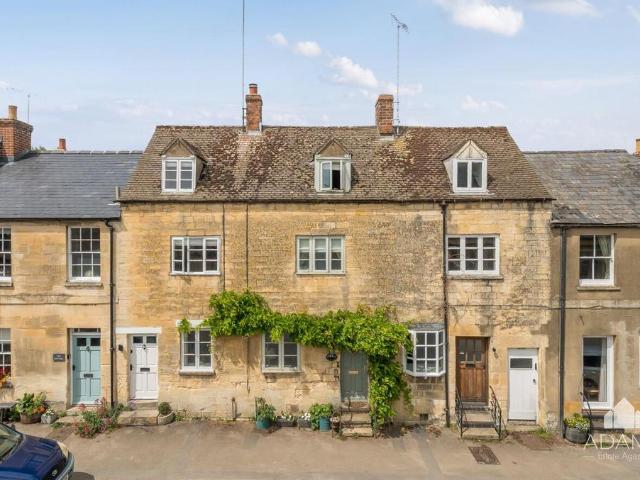 House for sale in Winchcombe, Pamington