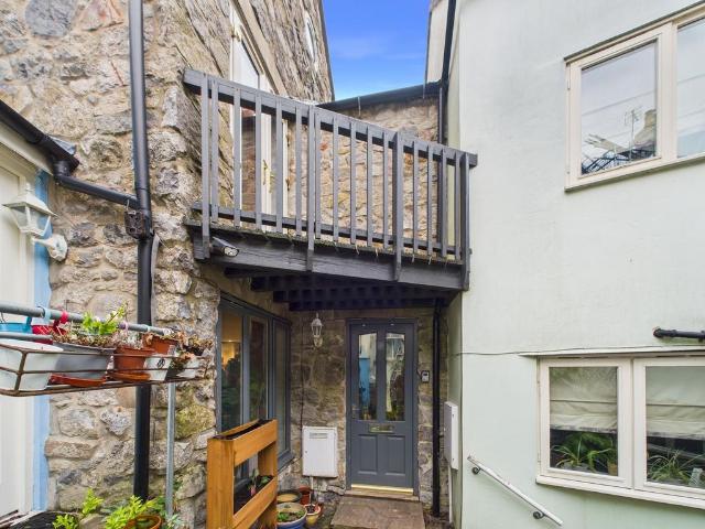 House for sale in Froggatt, East Midlands