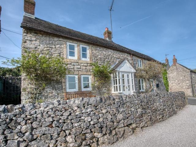 House for sale in Froggatt, East Midlands