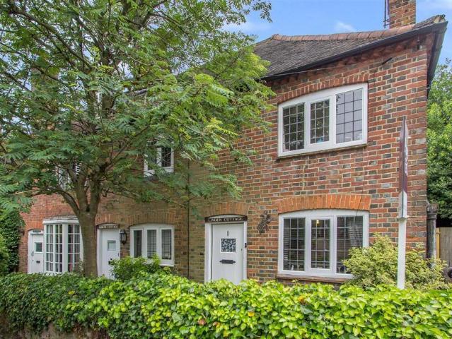 House for sale in Hillview, Surrey