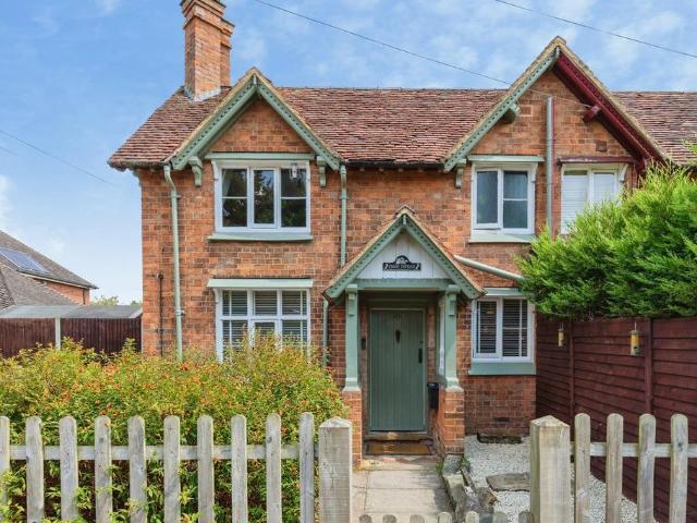 House for sale in Green Close, Warwickshire