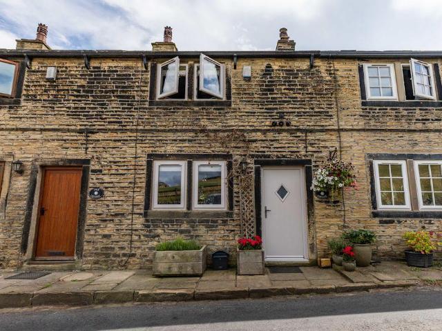 House for sale in Triangle, West Yorkshire