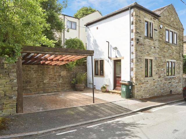 House for sale in Cottingley, West Yorkshire