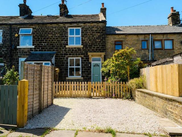 House for sale in Slack Side, West Yorkshire