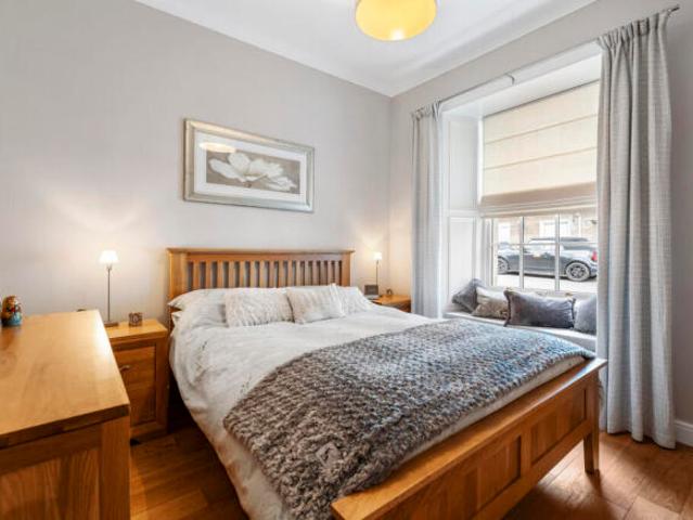 Cottage for sale in Bearsden, Scotland