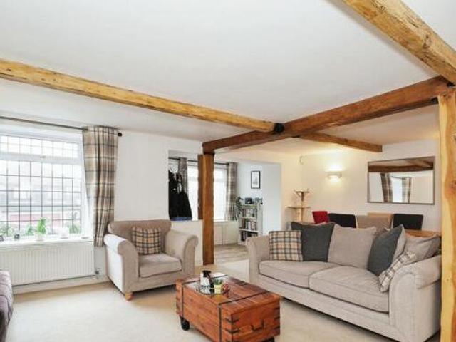 House for sale in Huddersfield, West Yorkshire