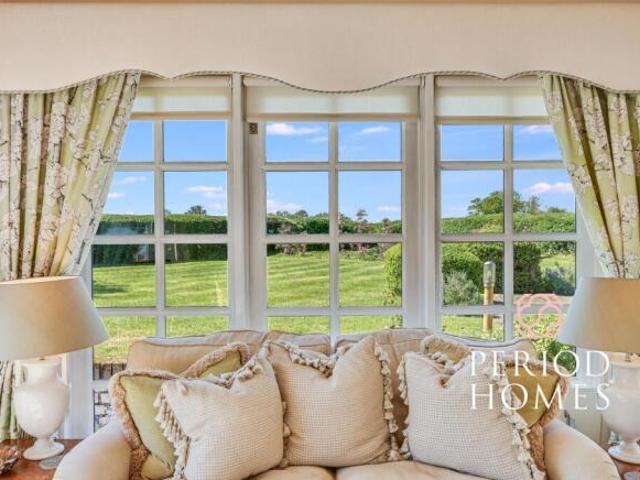 Cottage for sale in Padham's Green, Brentwood