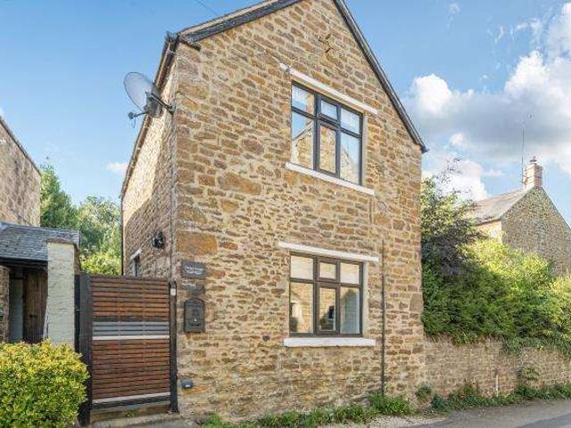 Cottage for sale in Middleton Cheney, Northamptonshire