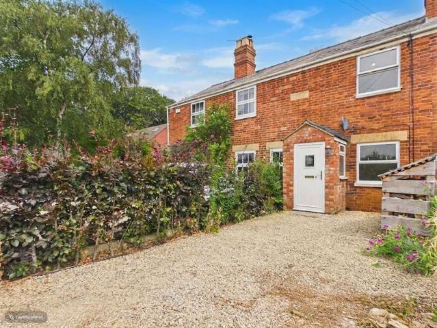 Cottage for rent in Crookhill, Worcestershire