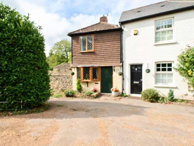 Cottage for sale in The Butts, Kent