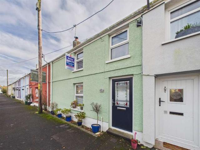 Cottage for sale in Kidwelly, Wales