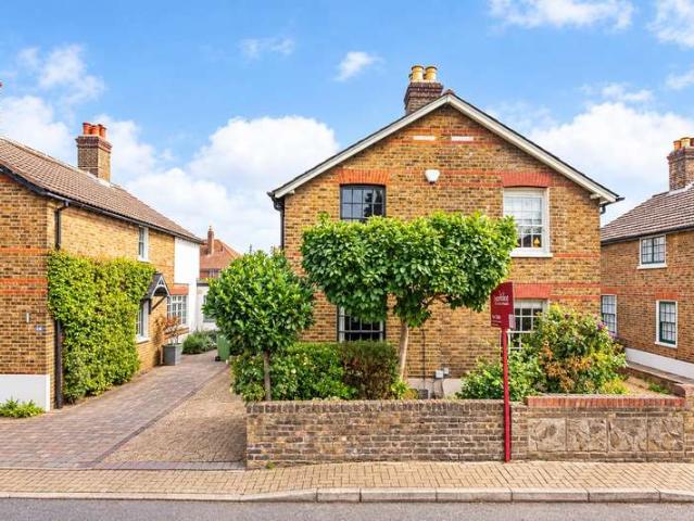 Cottage for sale in Penge, Greater London