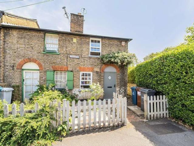 Cottage for sale in Harrow Weald, Greater London