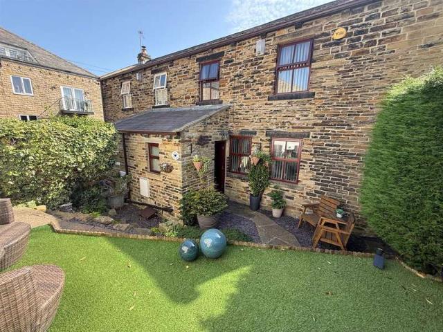 Cottage for sale in Greengates, West Yorkshire
