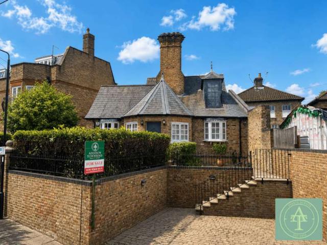 Cottage for sale in Winchmore Hill, Greater London
