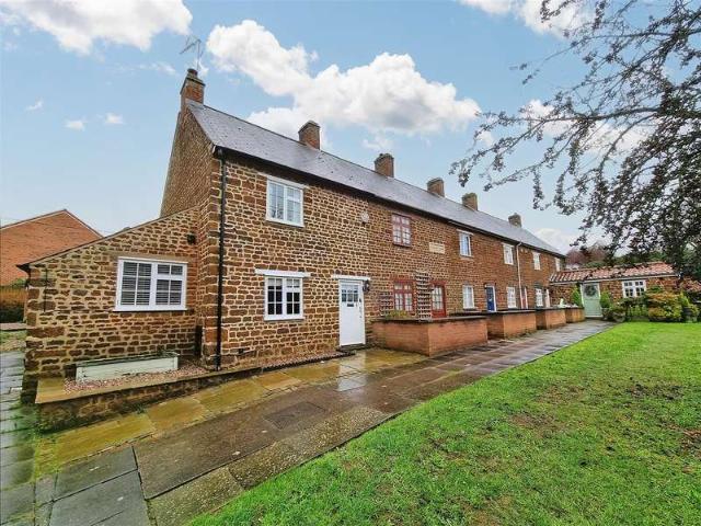 Cottage for sale in Finedon
