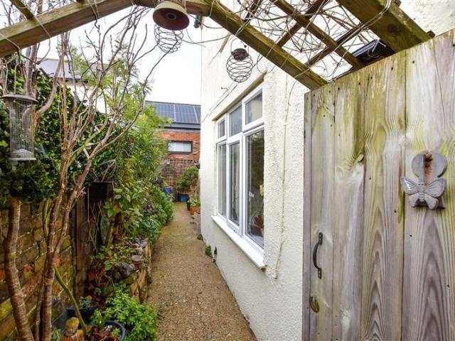 Cottage for sale in Lower Walmer, Ash