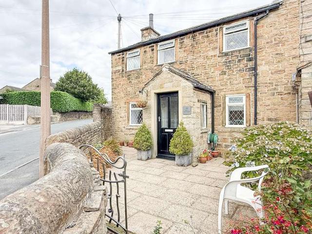 Cottage for sale in Skelmanthorpe, Kirklees