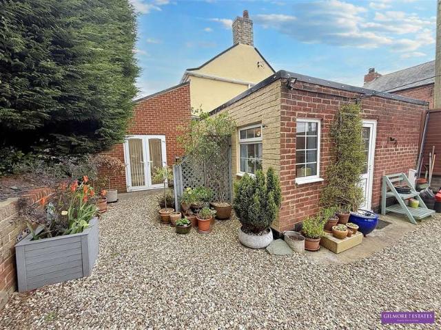 Cottage for sale in Greenside, Greenside Cottage for sale in Greenside, Greenside