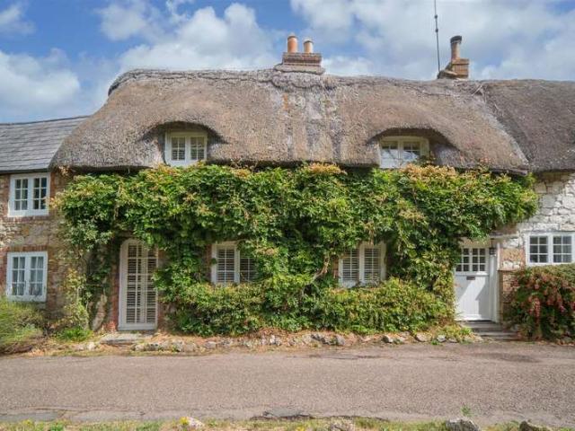 Cottage for sale in Newbridge, Calbourne