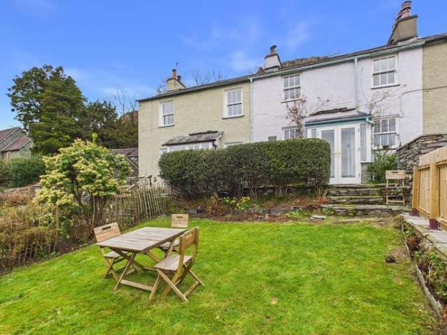 Cottage for sale in Lakes