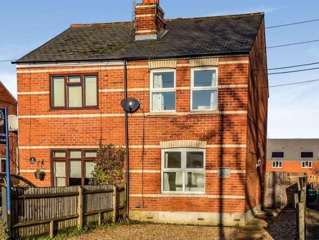 Cottage for sale in Shinfield, Three Mile Cross
